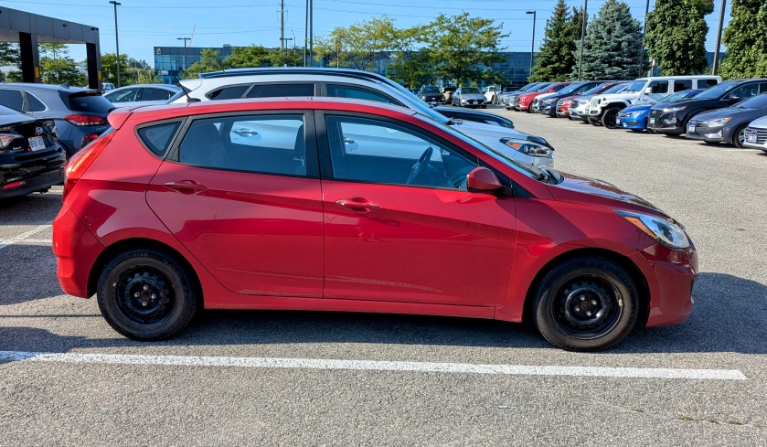 2012 Hyundai Accent GL *New Battery, Remote Starter and more* - photo 2