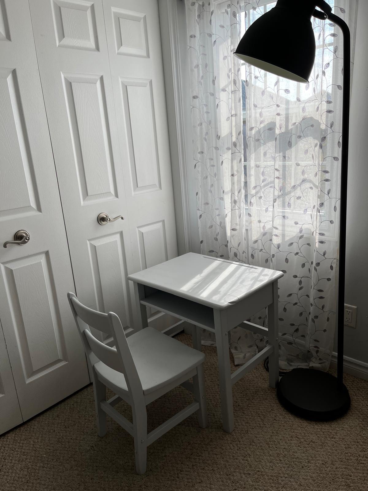 Kids Desk and Chair Set - photo 4