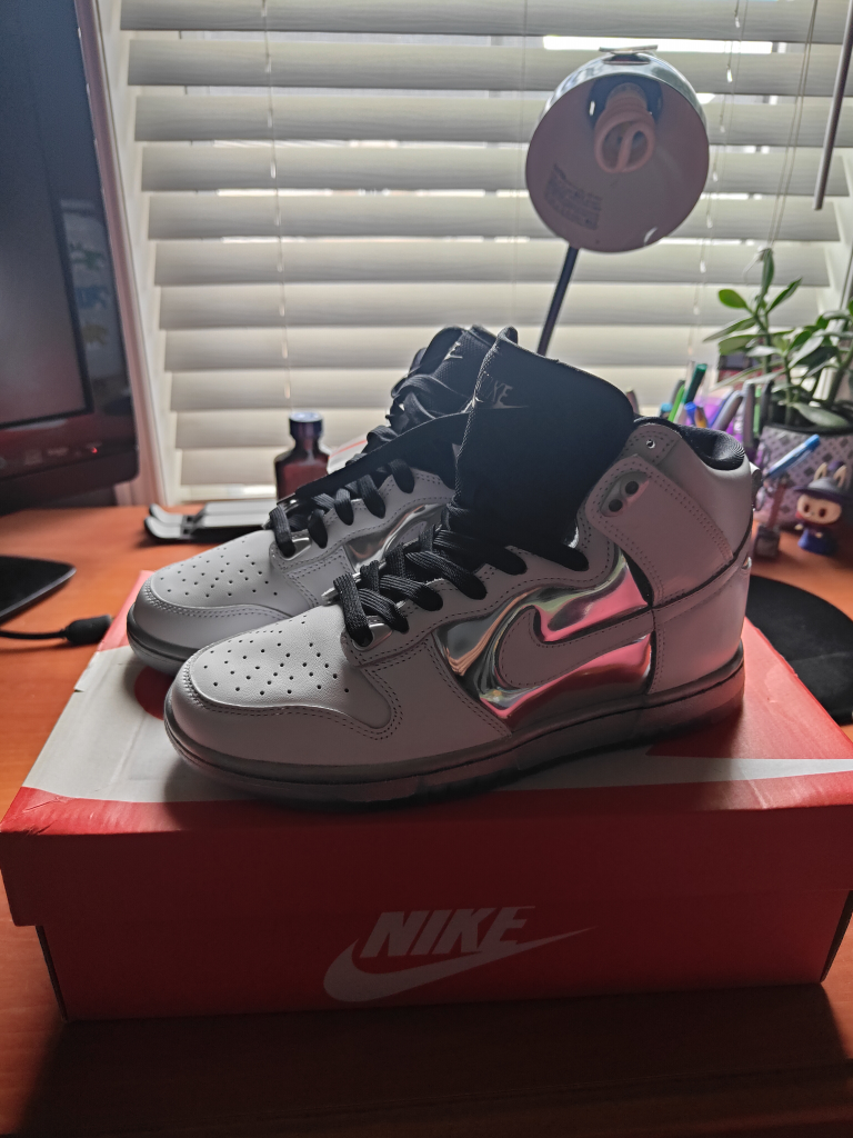 Nike Women's Dunk High SE White / White - Metallic Silver
