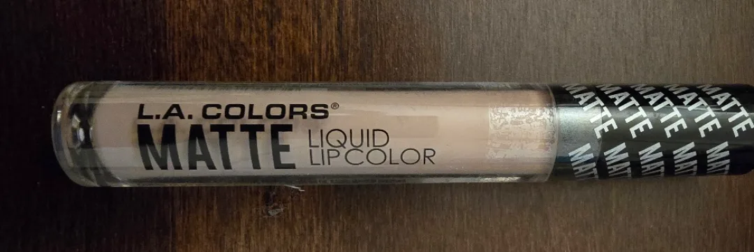 Bundle multiple Nail Polish + lipsticks + shampoo image indicator(10)