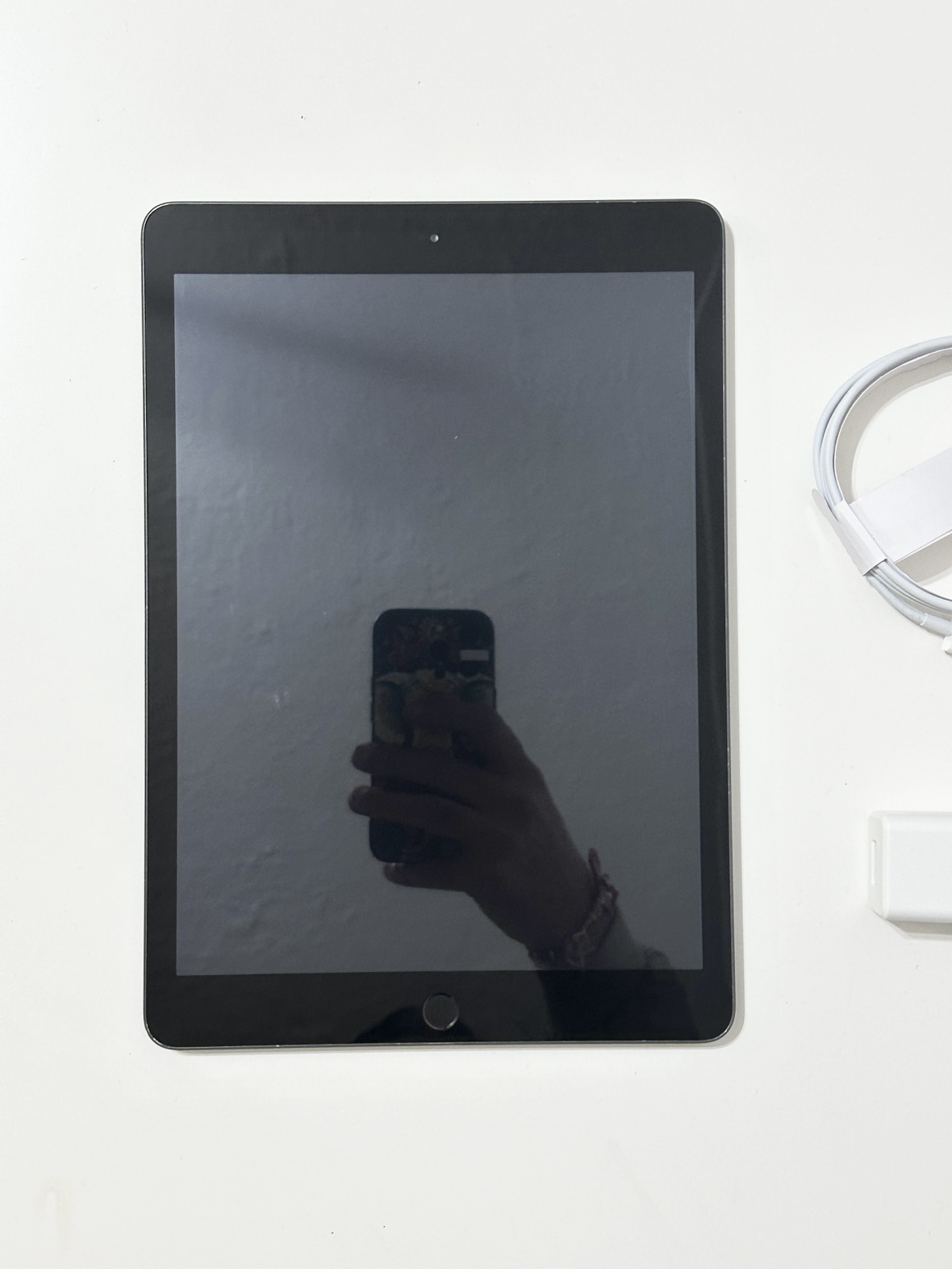 iPad 7th gen unlocked like new - photo 3
