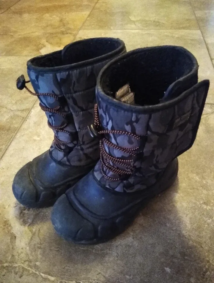 Kid's Winter Boots thumbnail