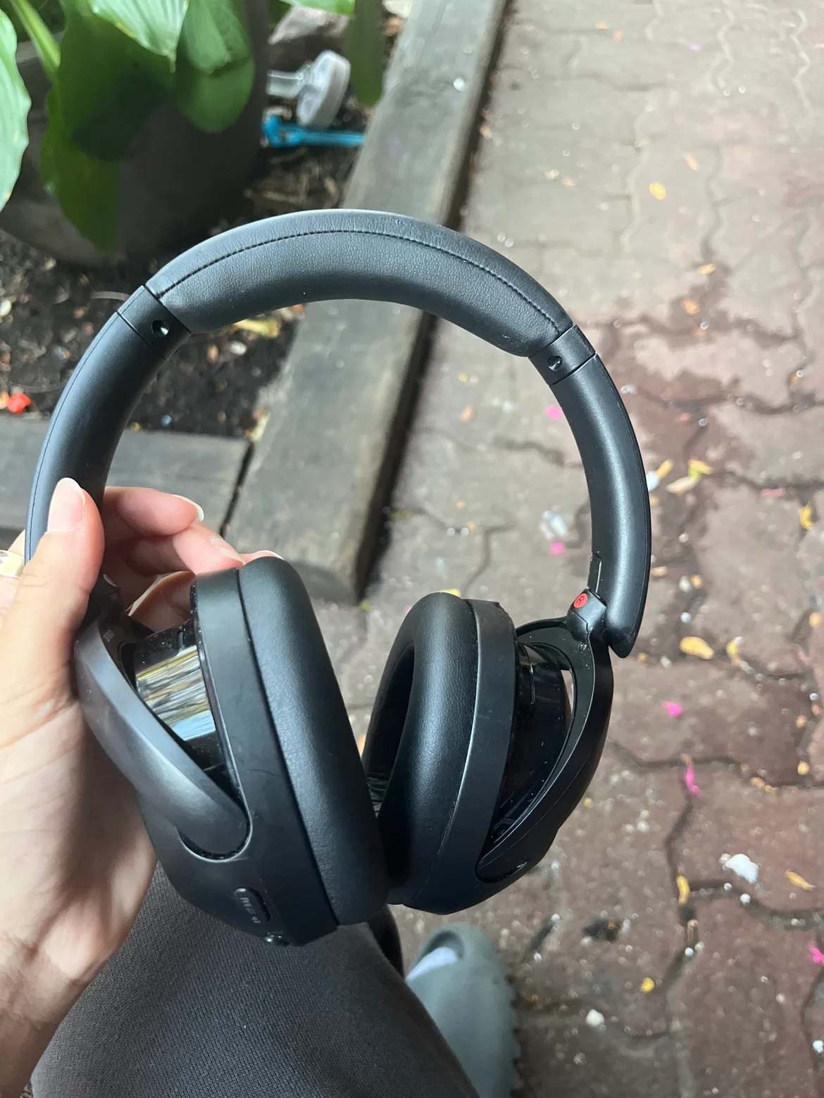 Sony Wireless Headphones thumbnail