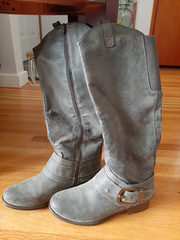 Women's boots size 7.5 thumbnail