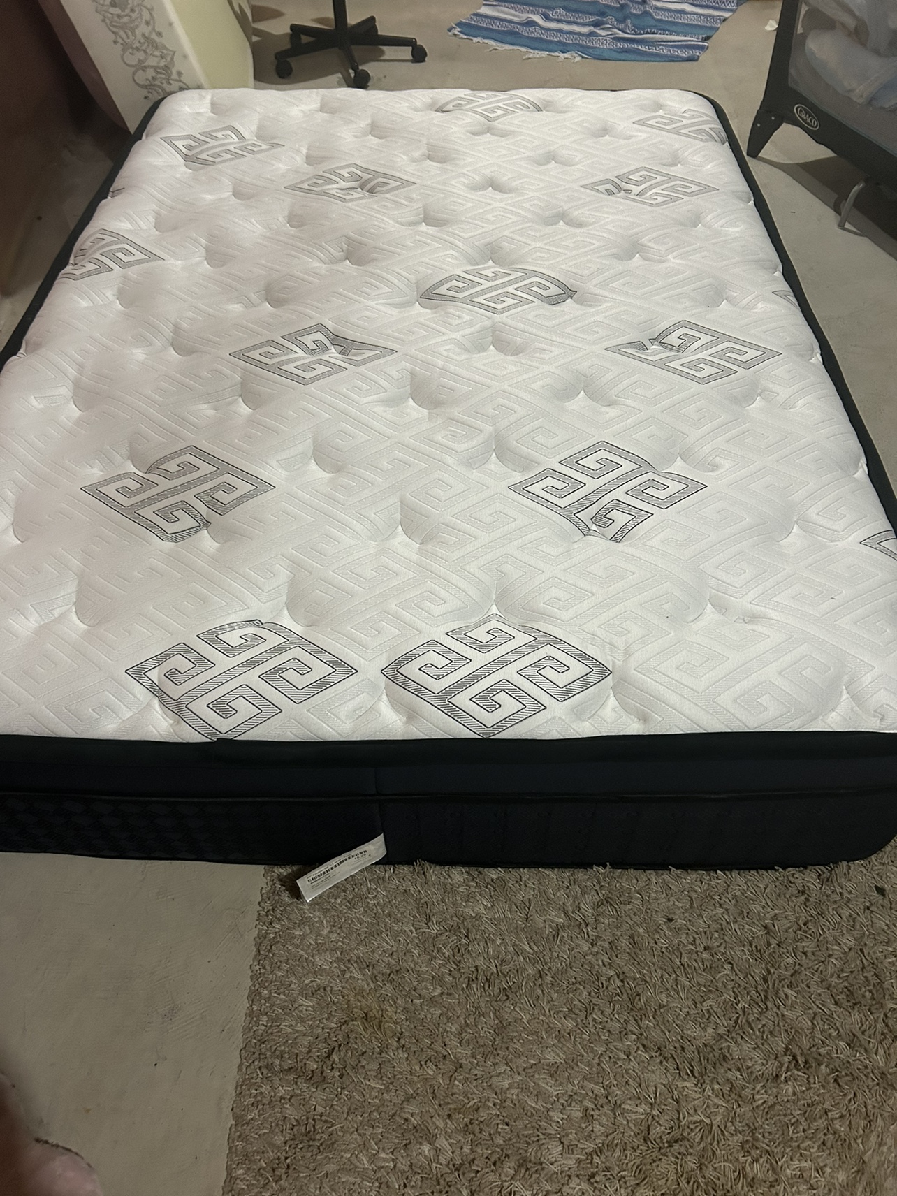 Queen size bed and frame - photo 2