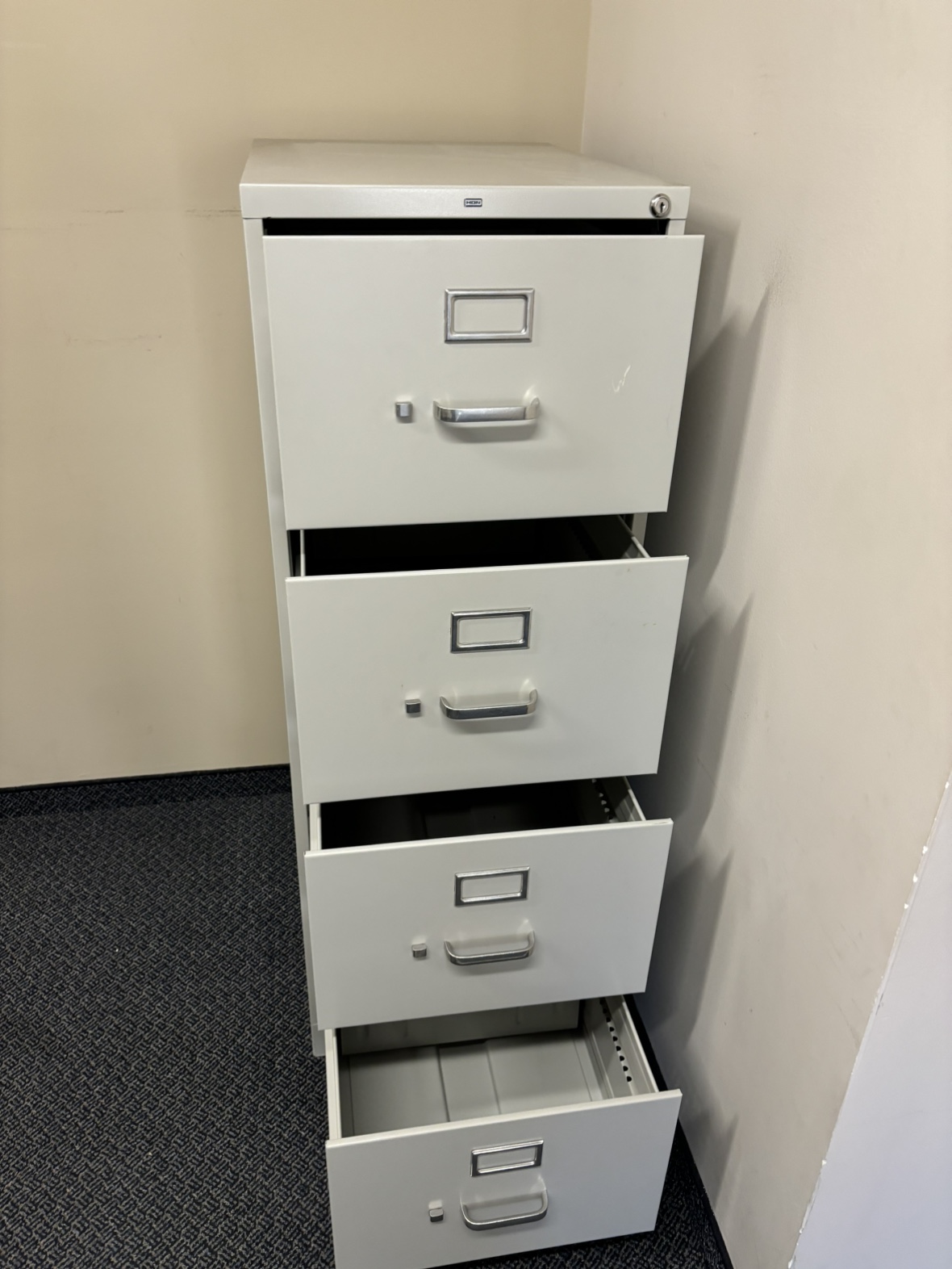 4 Drawer Filing Cabinet - photo 2