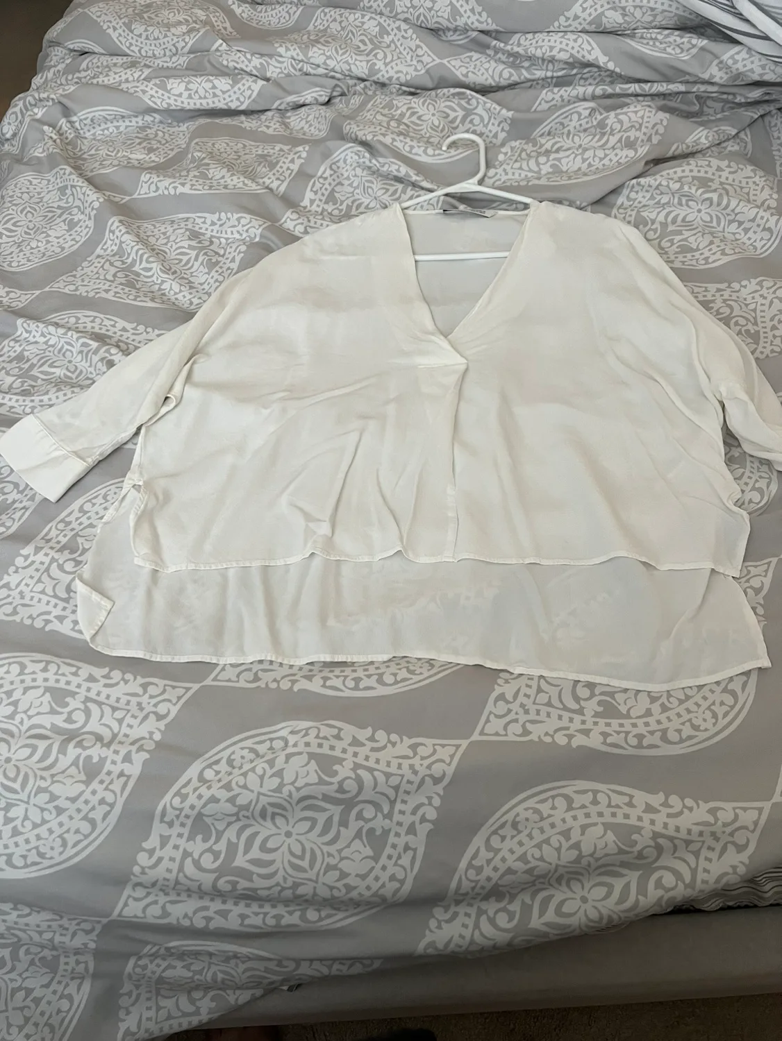 Zara White Blouse size extra small, but could fit medium image indicator(2)