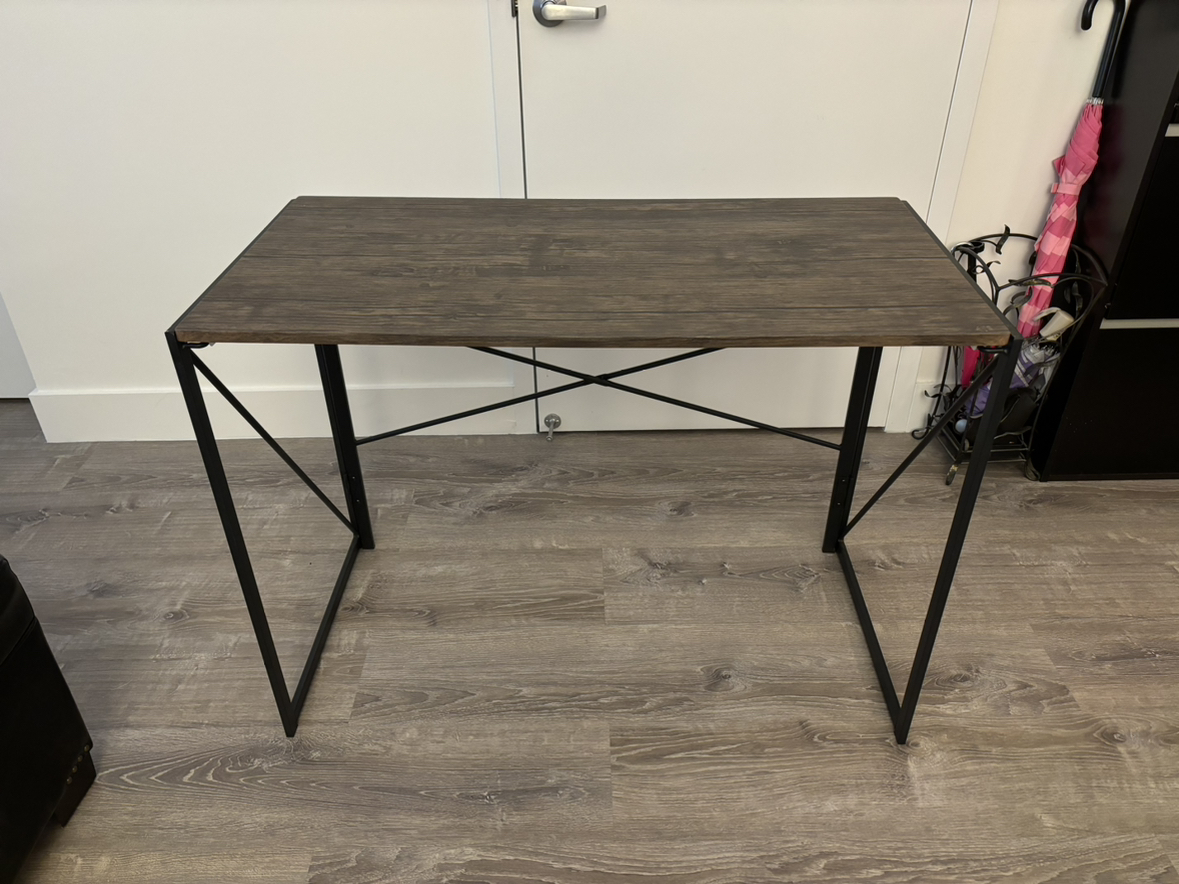 Foldable desk