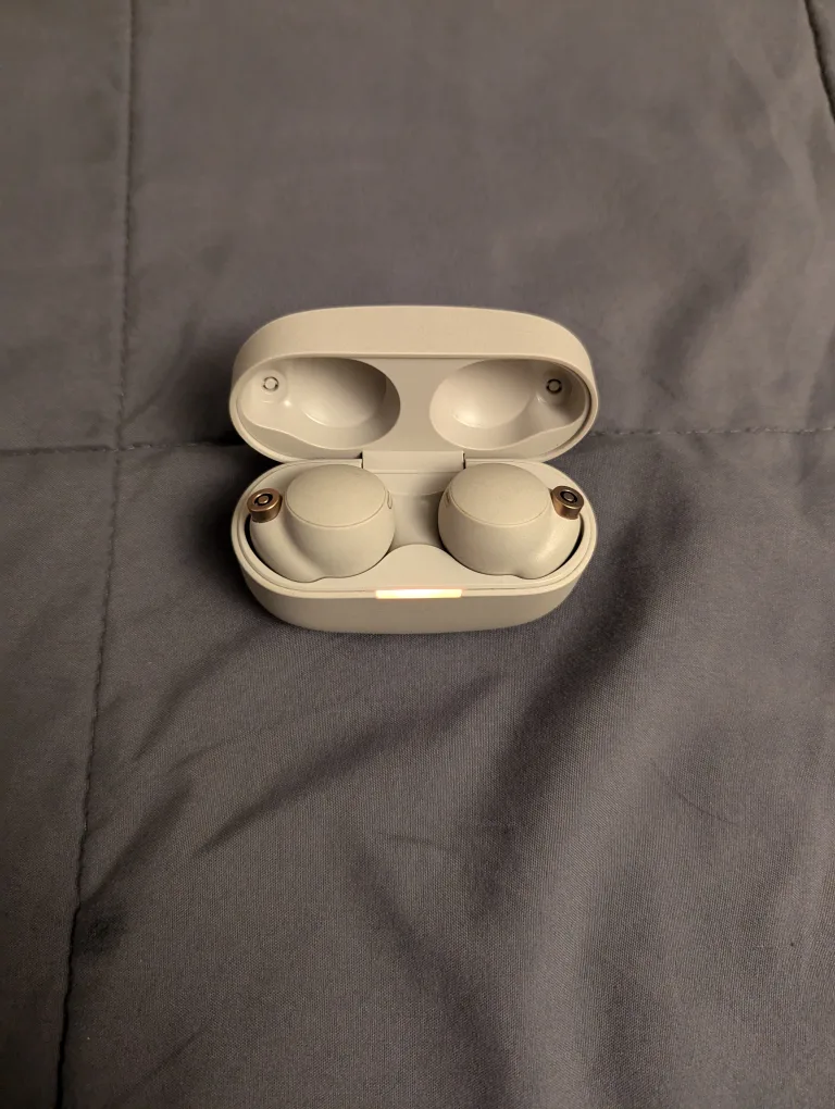 Sony WF-1000XM4 (Beige) - Complete with Box and Ear Tips thumbnail