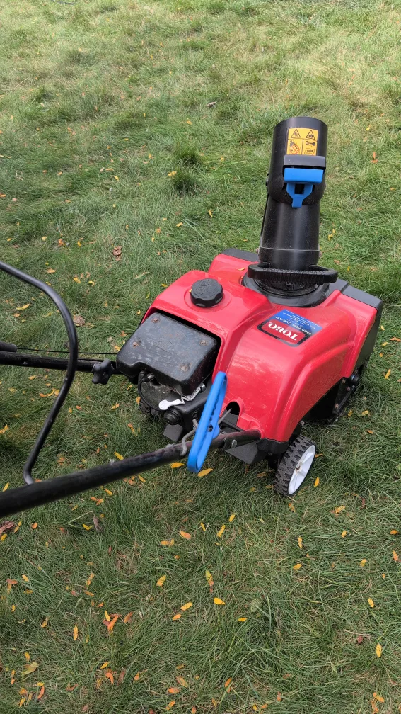 Toro Power Clear 518 ZR 18in single stage Snow Blower image indicator(2)