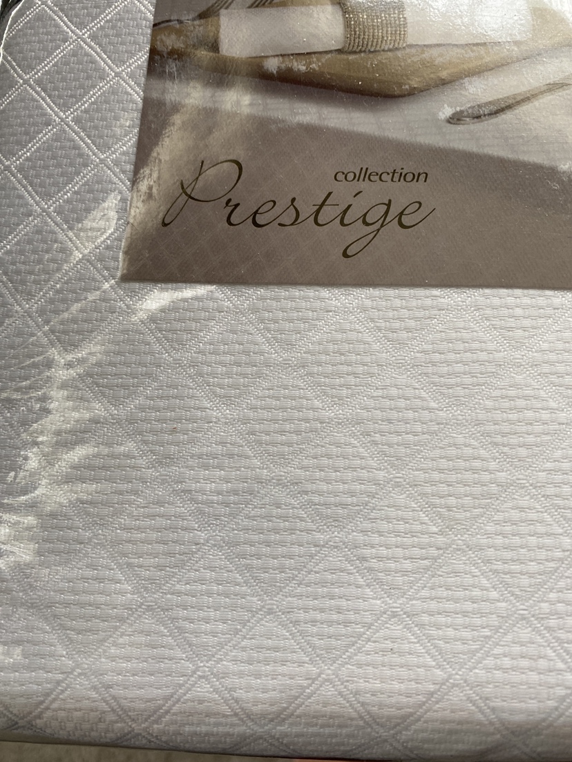 White Tablecloth with 8 Napkins - photo 3