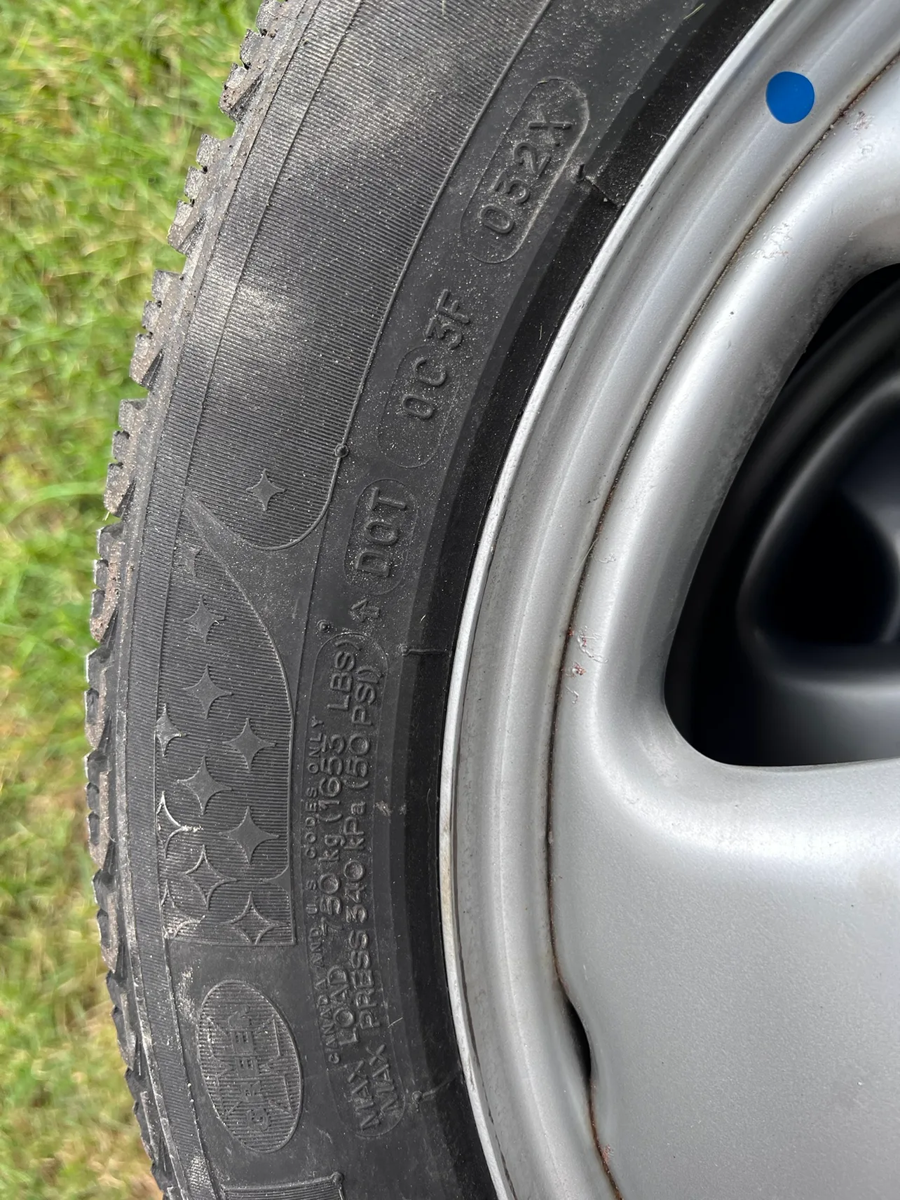 Used MICHELIN Winter Tires with rims 215/55R17 image indicator(5)