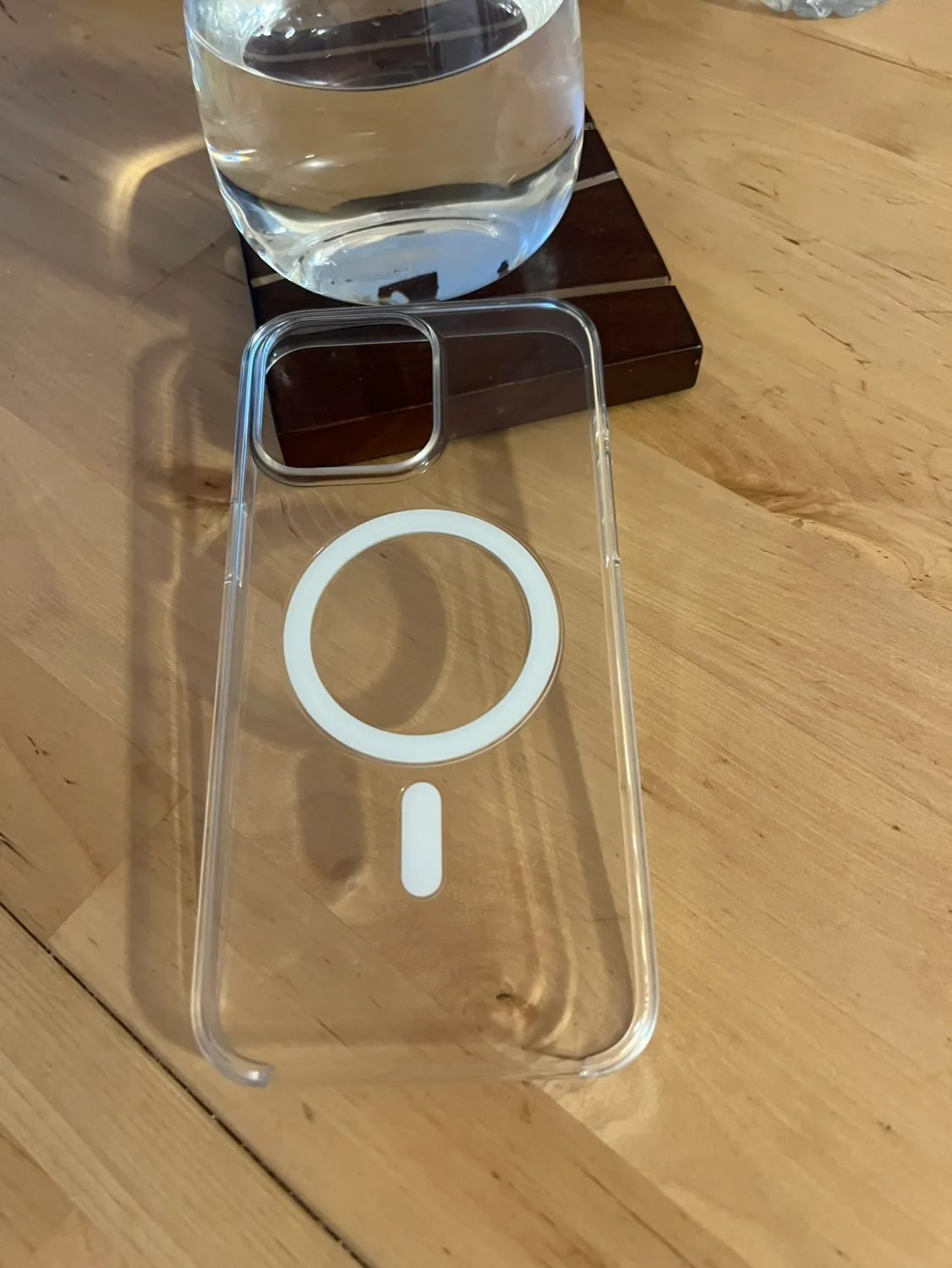 iPhone 15 Pro Max Clear Case with MagSafe image indicator(3)