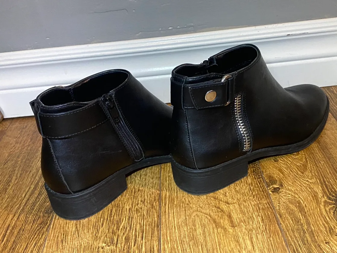Joe Fresh Black Ankle Boots image indicator(3)