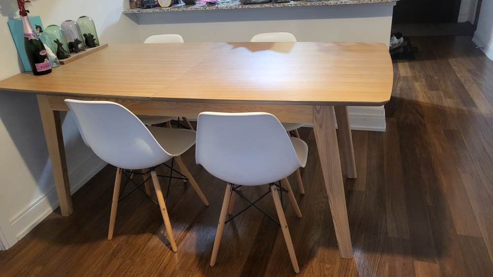 STRUCTUBE Dining Table