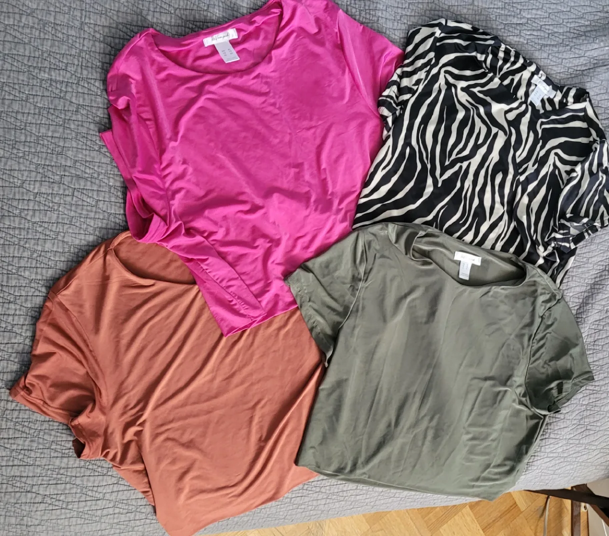 Bundle of 4 crop tops women size xl thumbnail