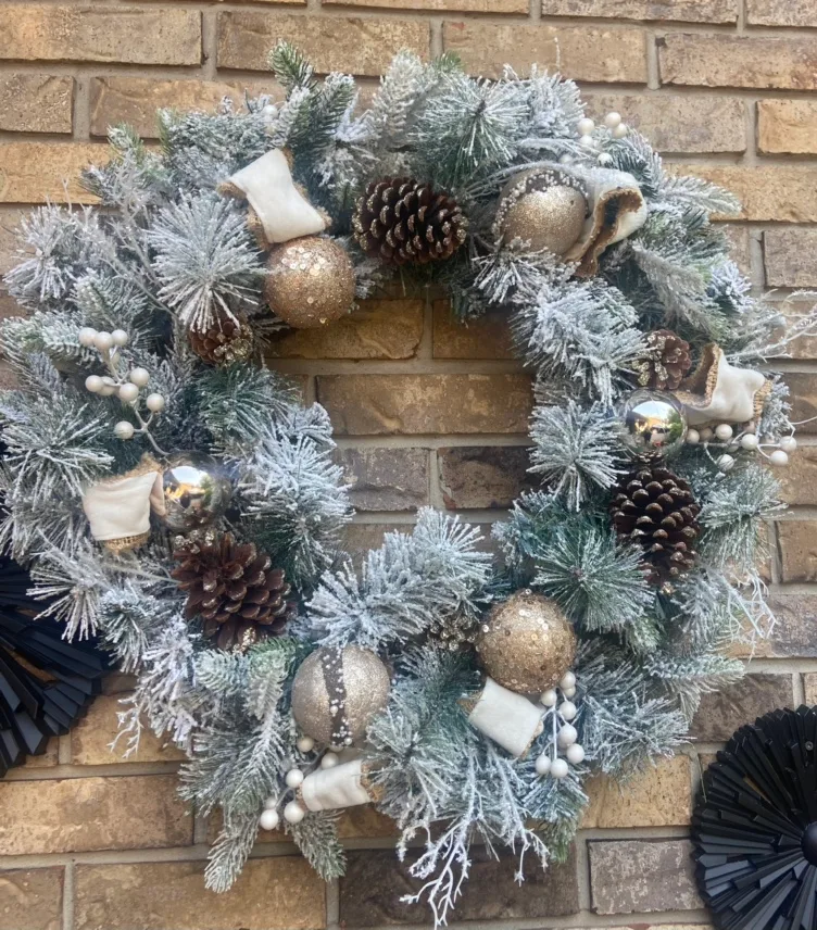 Neutral Christmas Wreath thumbnail