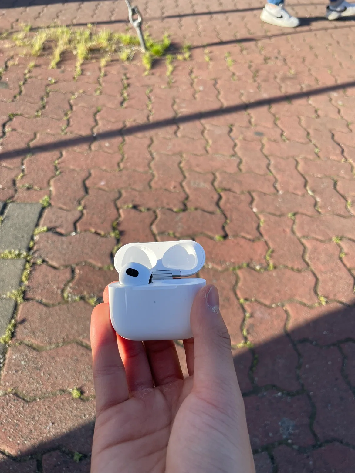Apple AirPods (3rd Generation) image indicator(2)