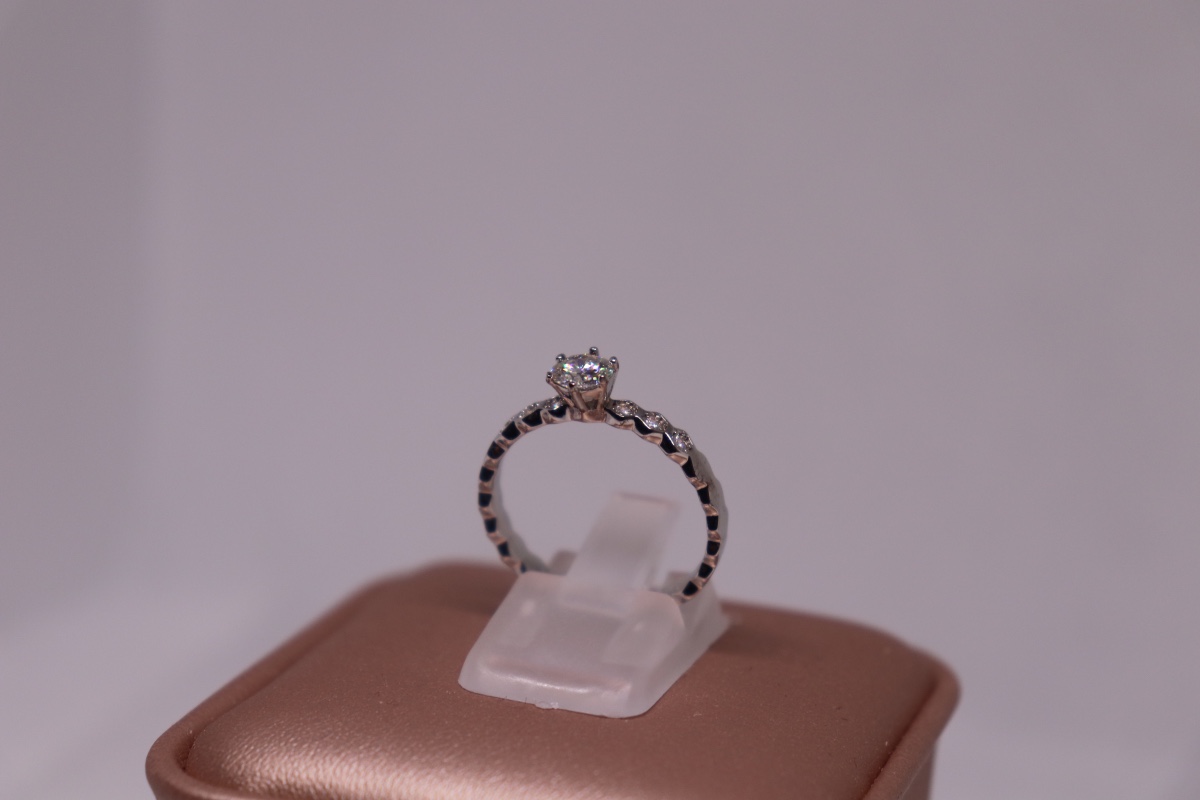 0.50-carat Moissanite Engagement Ring - photo 5
