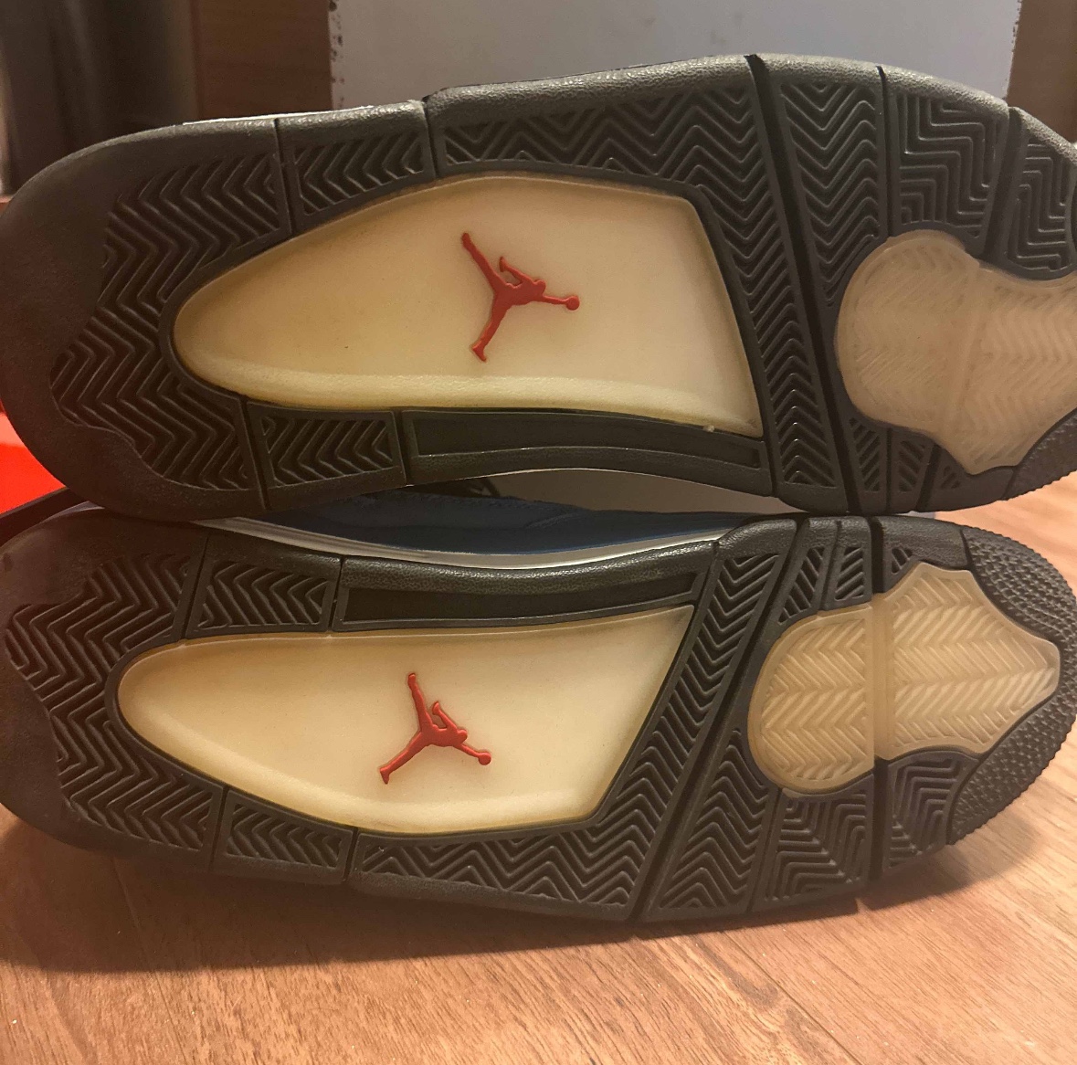 Jordan 4 x Travis Scott "Cactus Jack" - photo 5