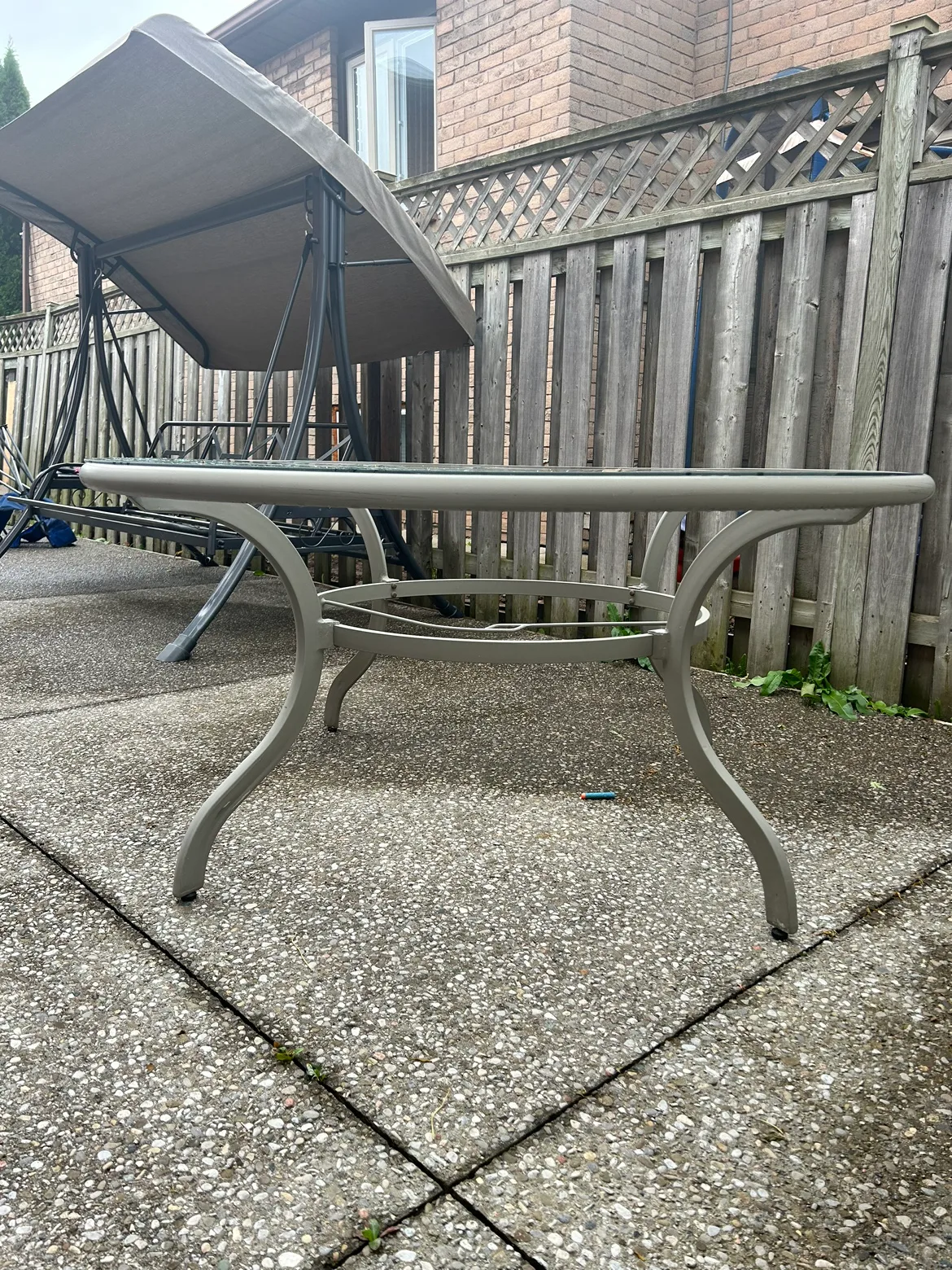Round Patio Table #freecycle thumbnail
