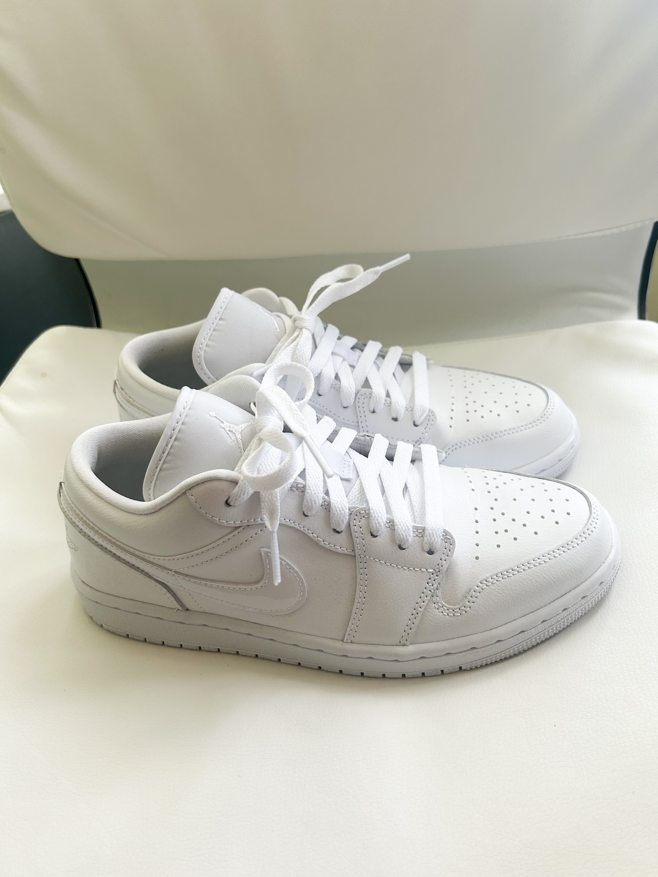 Women’s white Air Jordan 1 Low - photo 2