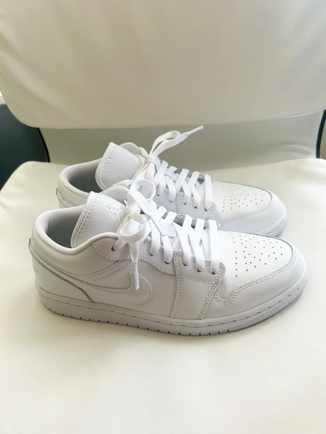 Women’s white Air Jordan 1 Low image indicator(2)