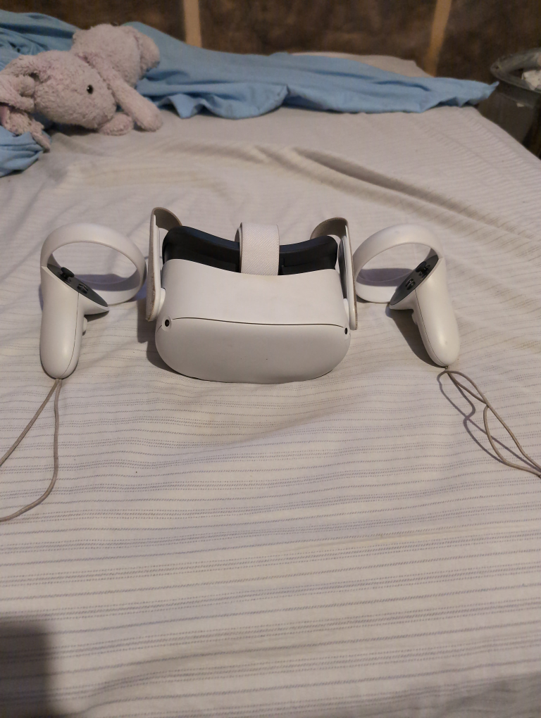 Meta Quest 2 VR Headset - photo 2