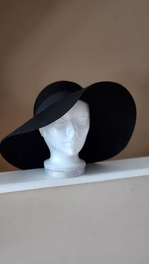 Black Floppy Hat thumbnail