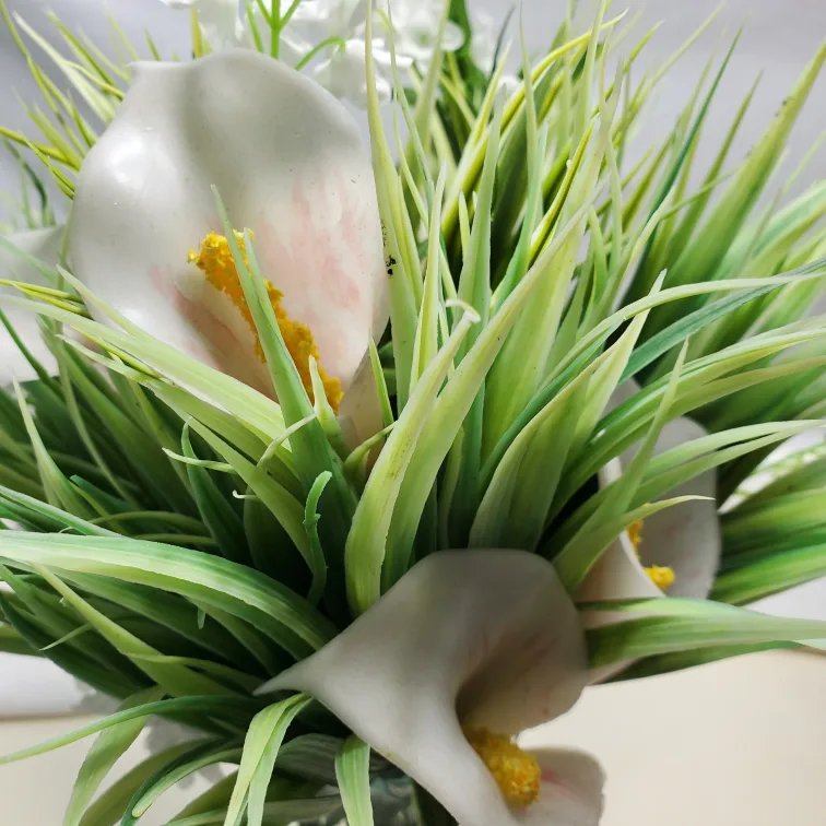 Glass Vase with Artificial Flowers image indicator(6)