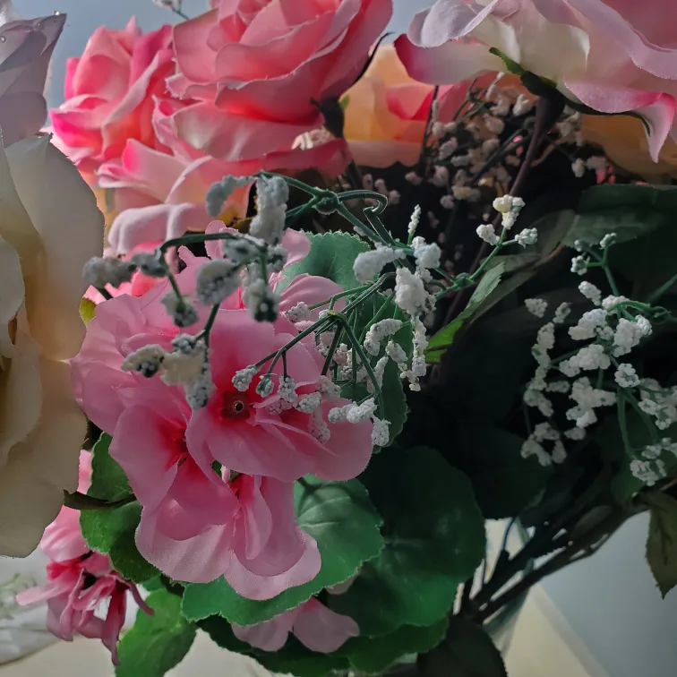 Glass Vase with Artificial Flowers image indicator(7)