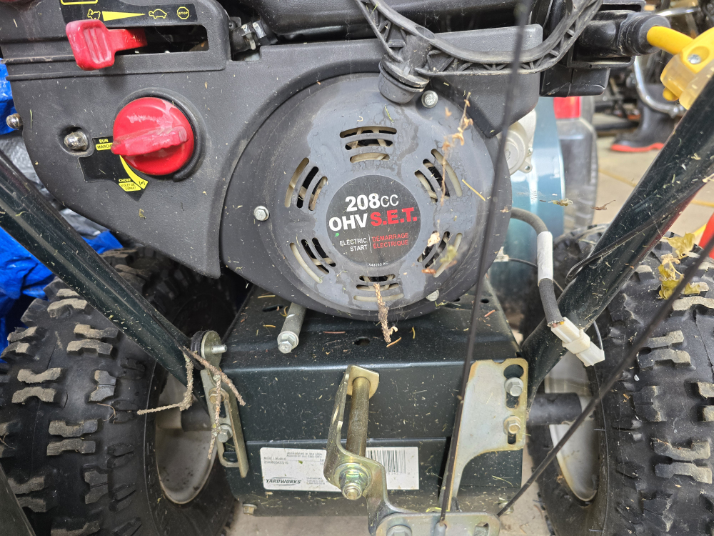 Yardworks Snowblower - photo 2
