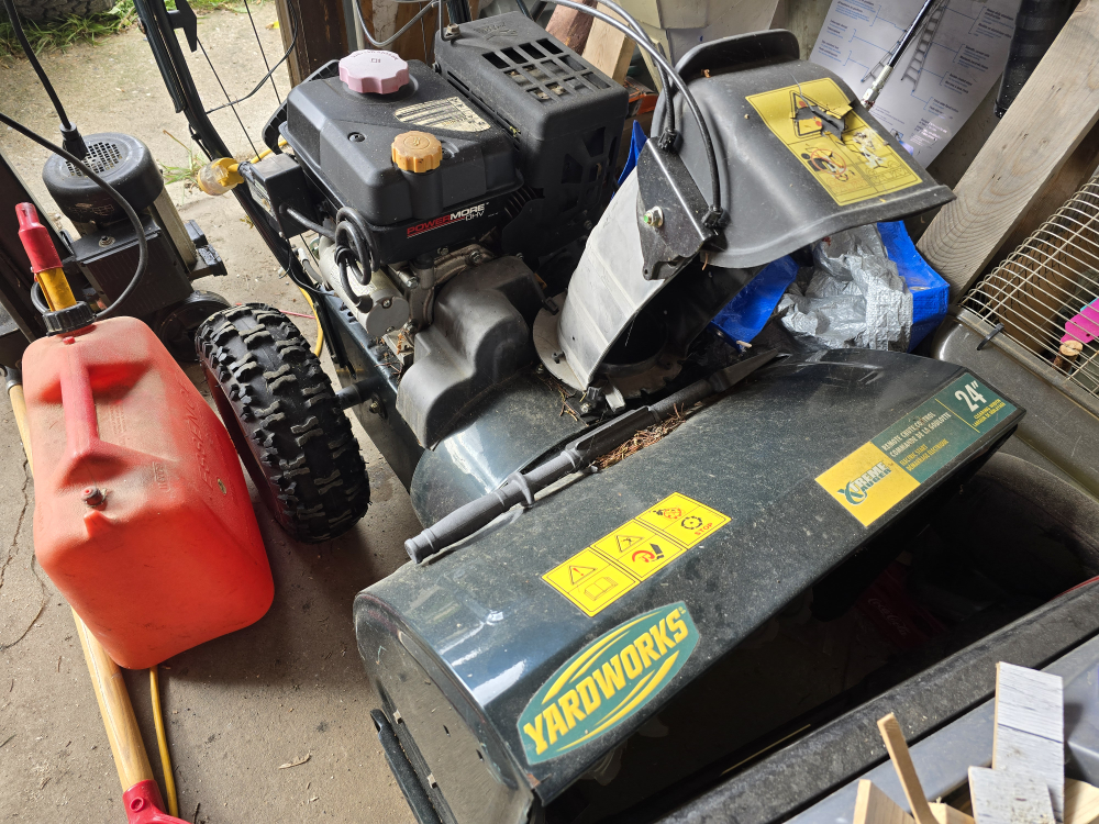 Yardworks Snowblower
