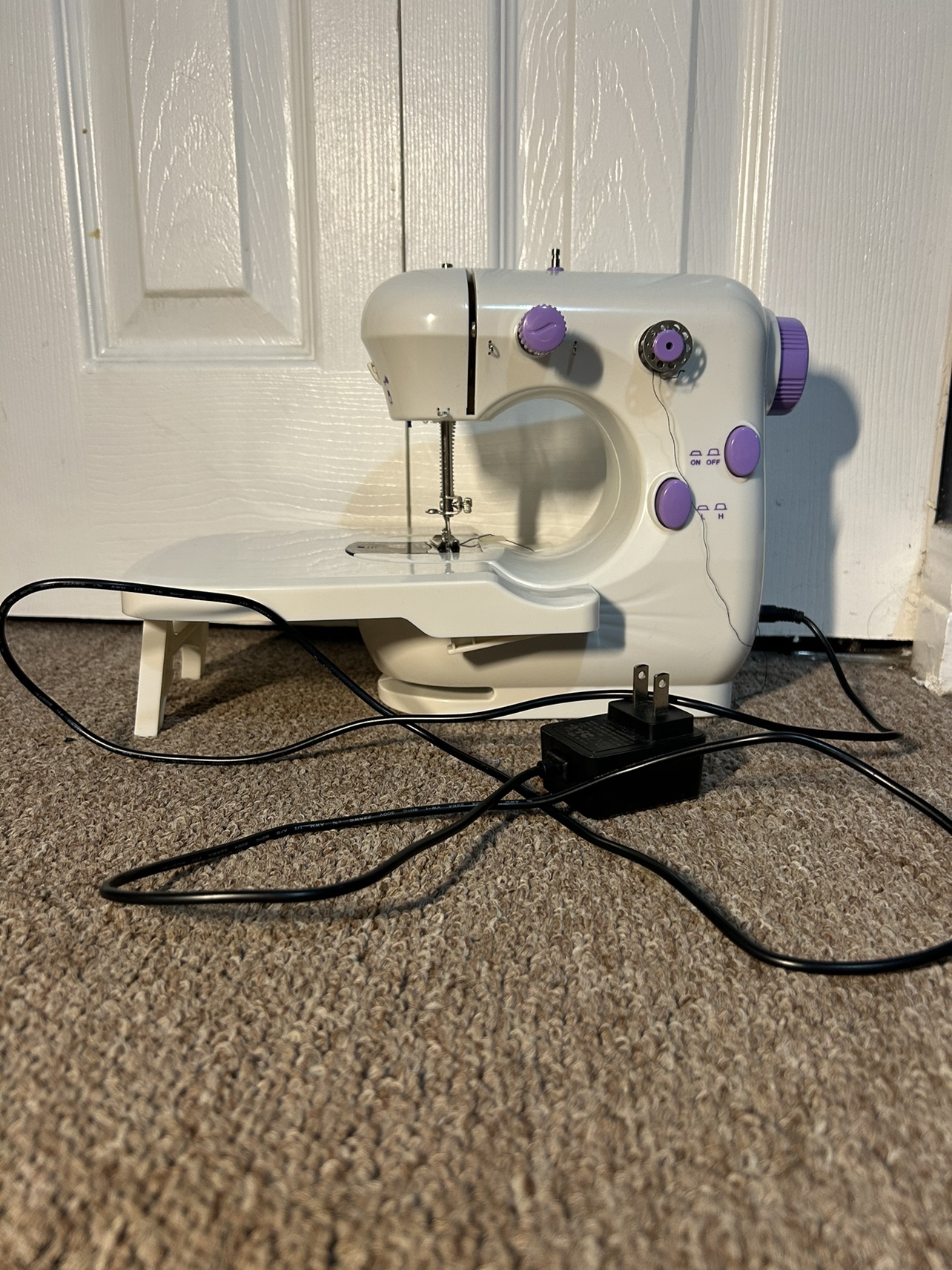 Mini Sewing Machine - photo 3