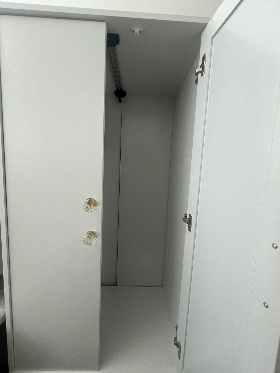 Moving Sale - Armoire - photo 4
