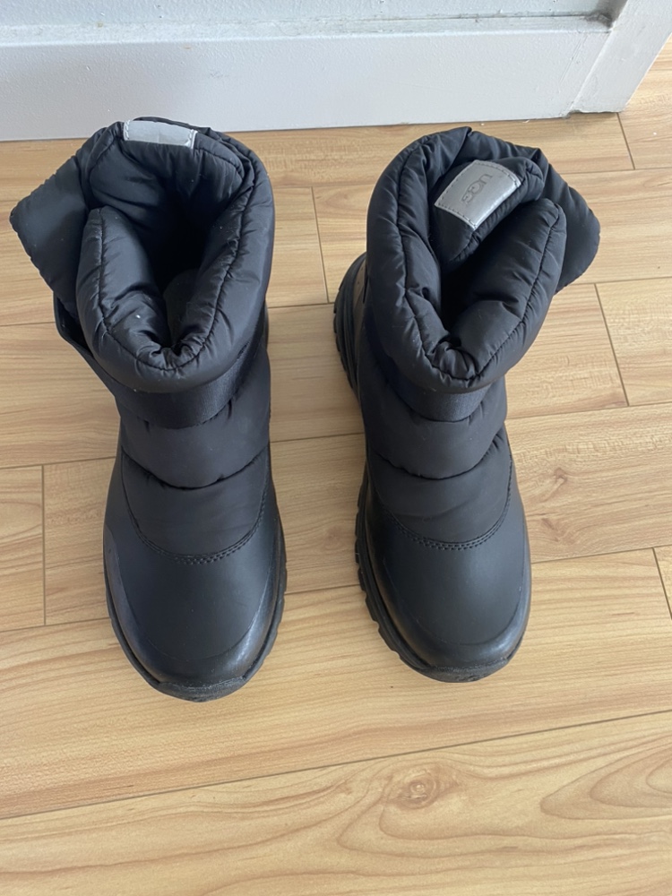 UGG Snow/Winter Boots, size 8