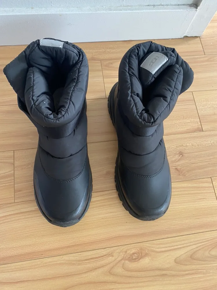 UGG Snow/Winter Boots, size 8 thumbnail