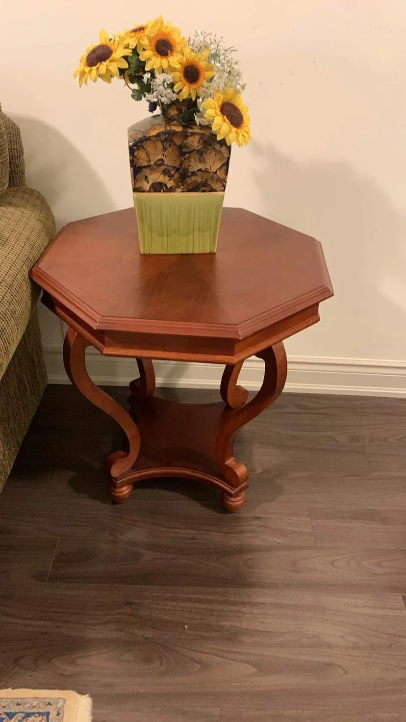 Bombay furniture Octagon Shaped End Table image indicator(8)