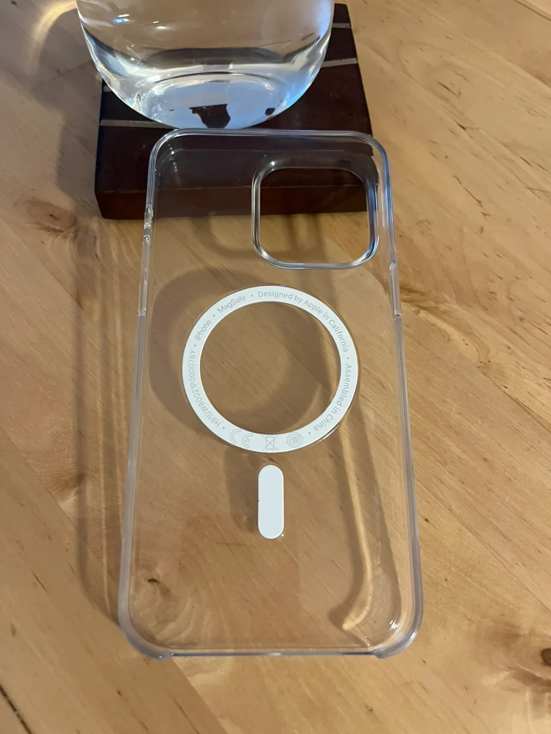 iPhone 15 Pro Max Clear Case with MagSafe image indicator(2)