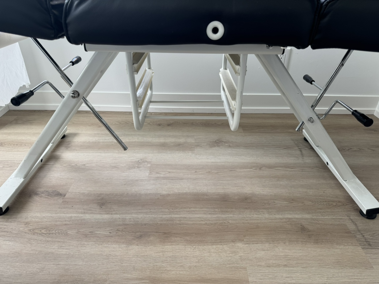Massage Table - photo 2