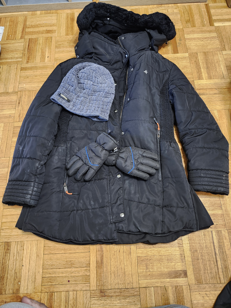 women winter jacket xl size + hat and gloves