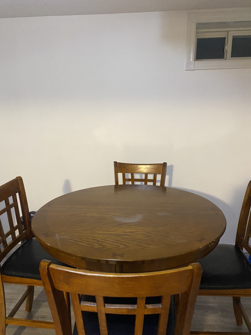 Expandable Dining Table and 4 Chairs