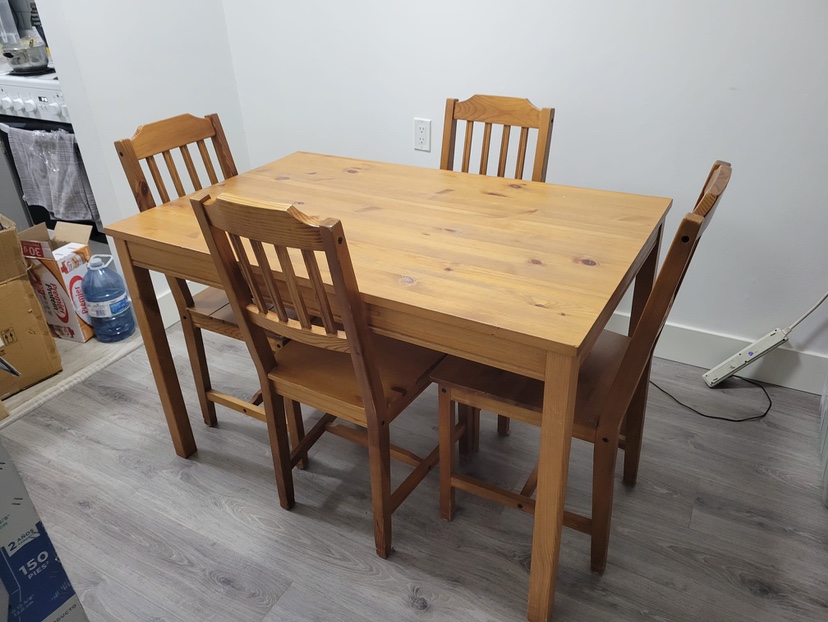 Moving sale - Wooden Dining Table and Chairs Set