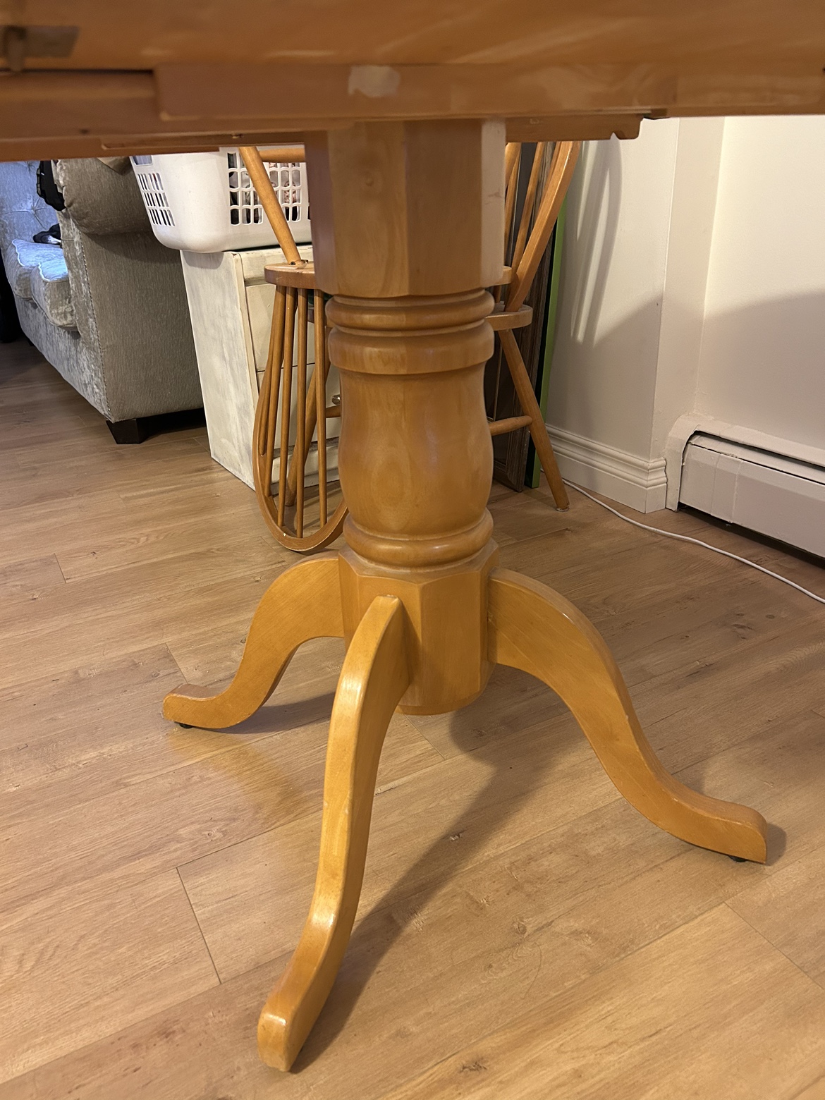Round Table and 3 Chairs - photo 4