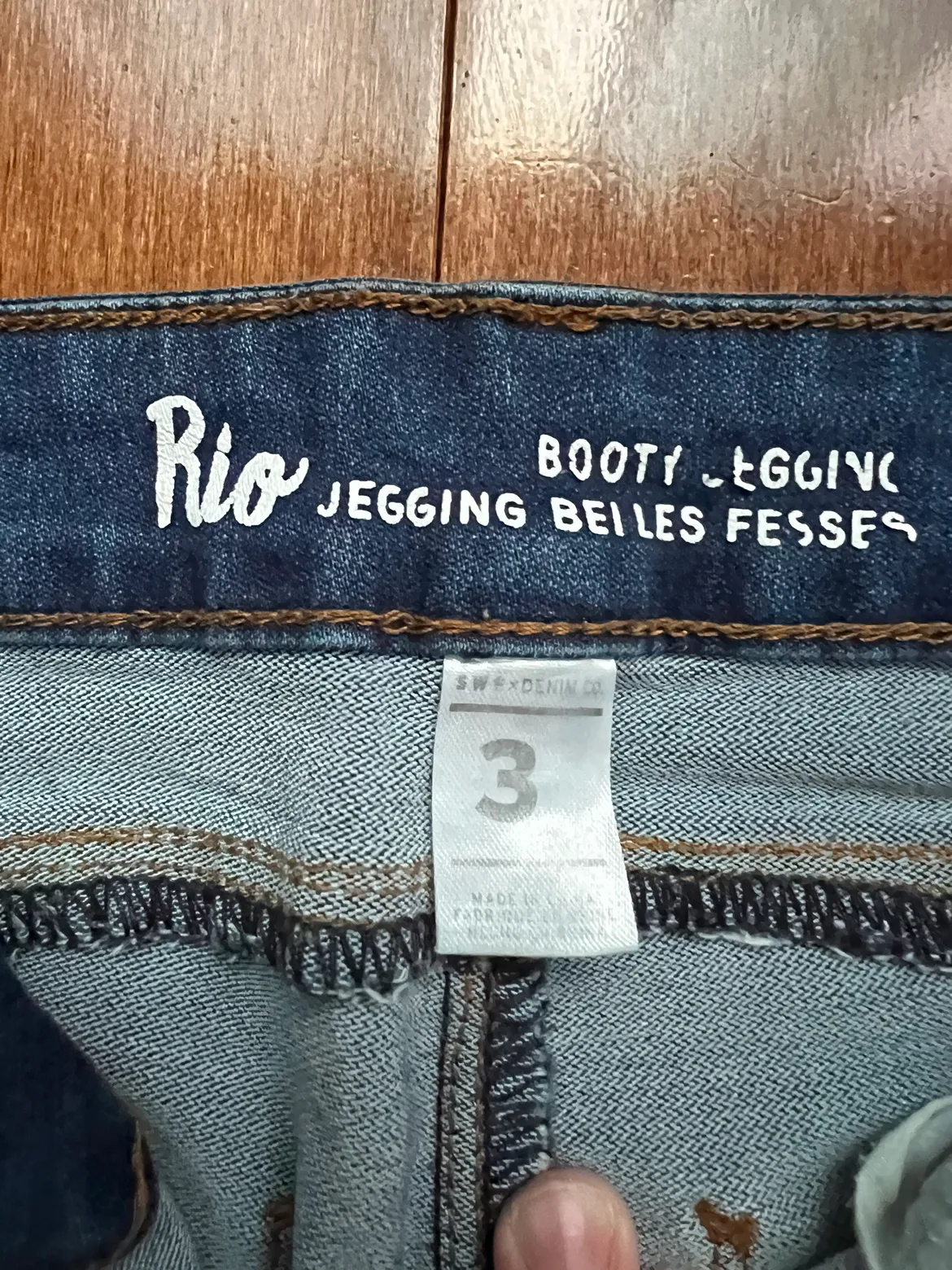 2 Pairs of Jeans image indicator(3)
