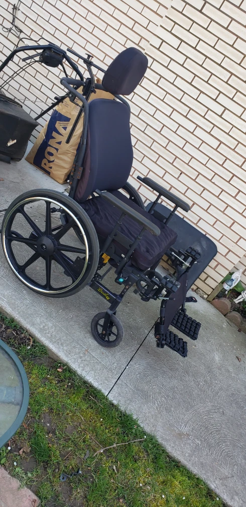 Wheelchair LG with ROHO cushion. - photo 2