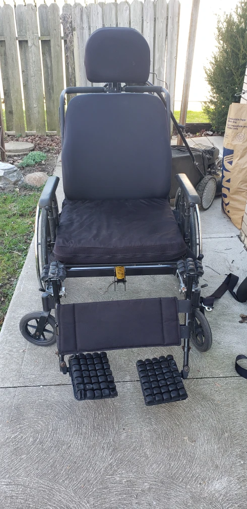 Wheelchair LG with ROHO cushion. - photo 4