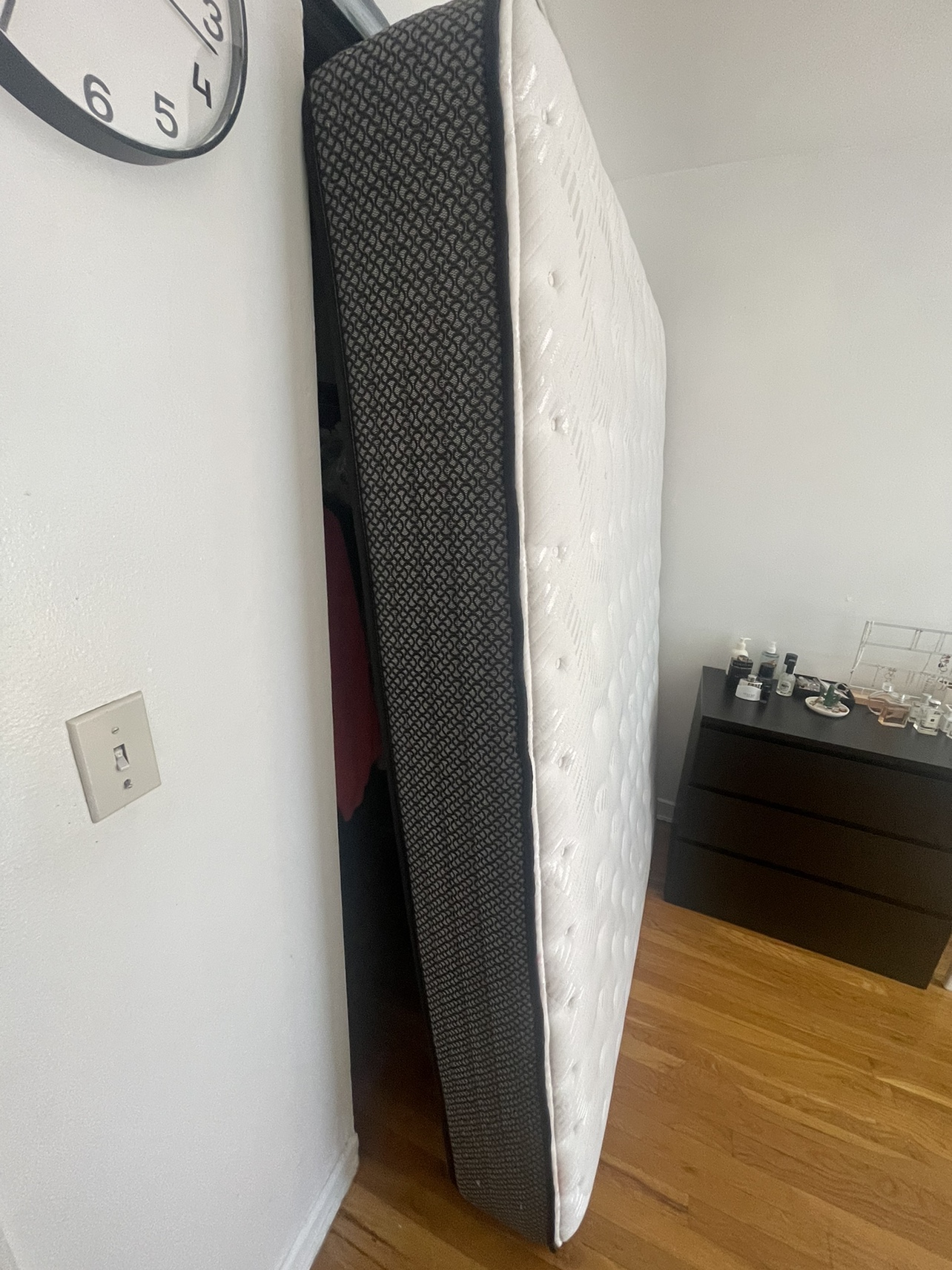Sealy Queen size Mattress - photo 2