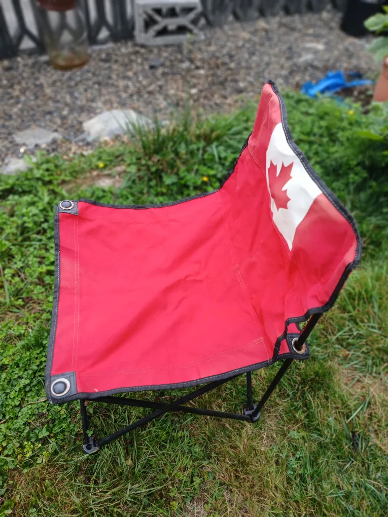 Canadian Flag Folding Chair image indicator(3)