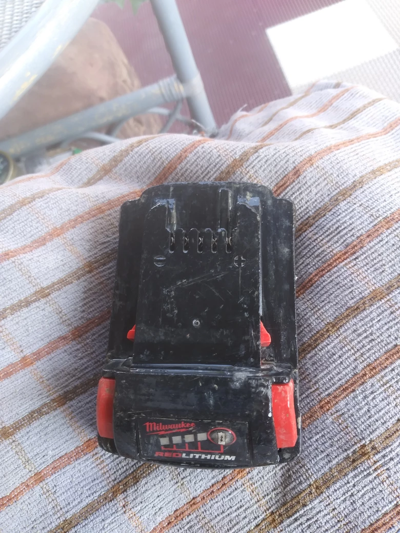 Milwaukee 1.5 Ah Battery Pack - photo 2